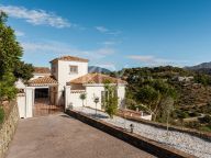 Villa for sale in El Madroñal, Benahavis