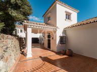 Villa for sale in El Madroñal, Benahavis