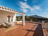 Villa for sale in El Madroñal, Benahavis