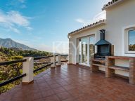 Villa for sale in El Madroñal, Benahavis