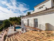 Villa for sale in El Madroñal, Benahavis