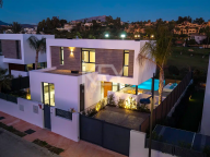 Villa for sale in El Paraiso, Estepona