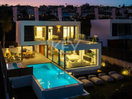 Villa for sale in El Paraiso, Estepona