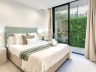 Villa for sale in El Paraiso, Estepona