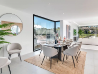 Villa for sale in El Paraiso, Estepona