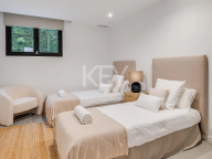 Villa for sale in El Paraiso, Estepona