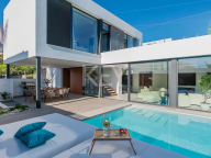 Villa for sale in El Paraiso, Estepona