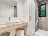 Villa for sale in El Paraiso, Estepona