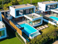 Villa for sale in El Paraiso, Estepona
