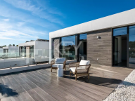 Villa for sale in El Paraiso, Estepona