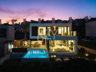 Villa for sale in El Paraiso, Estepona