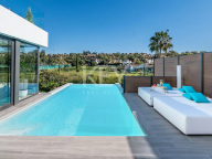 Villa for sale in El Paraiso, Estepona