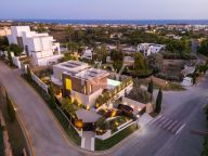 Villa for sale in Los Flamingos, Benahavis