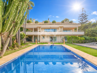 Villa for sale in Rio Real, Marbella East