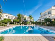 Спаренный дом на продажу в Aloha Gardens, Новая Андалусия