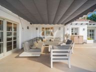 Villa for sale in Los Naranjos, Nueva Andalucia