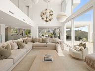 Villa for sale in La Mairena, Marbella East