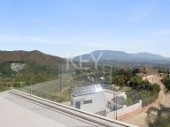 Villa for sale in La Mairena, Marbella East