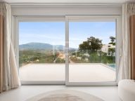 Villa for sale in La Mairena, Marbella East