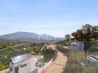 Villa for sale in La Mairena, Marbella East