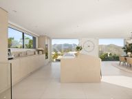 Villa for sale in La Mairena, Marbella East