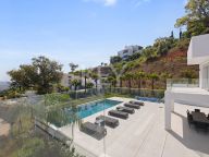 Villa for sale in La Mairena, Marbella East