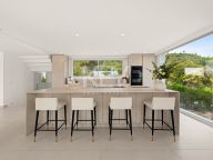 Villa for sale in La Mairena, Marbella East