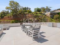 Villa for sale in La Mairena, Marbella East