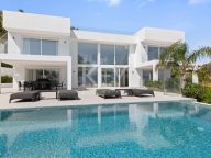 Villa for sale in La Mairena, Marbella East