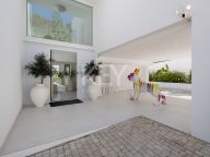 Villa for sale in La Mairena, Marbella East