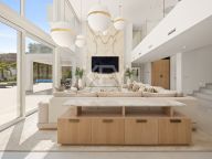 Villa for sale in La Mairena, Marbella East