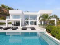 Villa for sale in La Mairena, Marbella East
