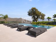 Villa for sale in La Mairena, Marbella East