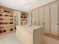 Villa for sale in La Mairena, Marbella East