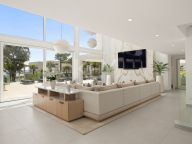 Villa for sale in La Mairena, Marbella East