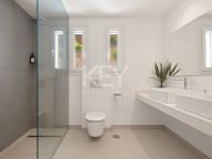Villa for sale in La Mairena, Marbella East