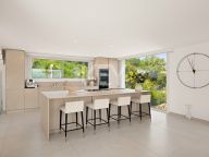 Villa for sale in La Mairena, Marbella East