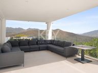 Villa for sale in La Mairena, Marbella East