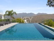 Villa for sale in La Mairena, Marbella East