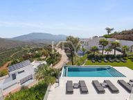 Villa for sale in La Mairena, Marbella East