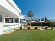 Villa for sale in Los Flamingos, Benahavis