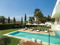 Villa for sale in Los Flamingos, Benahavis