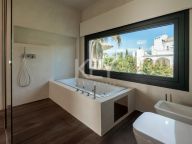 Villa for sale in Los Flamingos, Benahavis