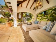 Villa for sale in Benahavis