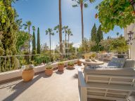 Villa for sale in Benahavis