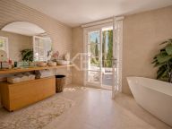 Villa for sale in Benahavis