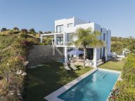 Villa for sale in Cabopino, Marbella East