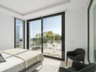 Villa for sale in Cabopino, Marbella East