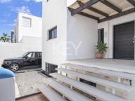 Villa for sale in Nueva Andalucia