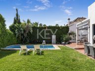 Villa for sale in Nueva Andalucia